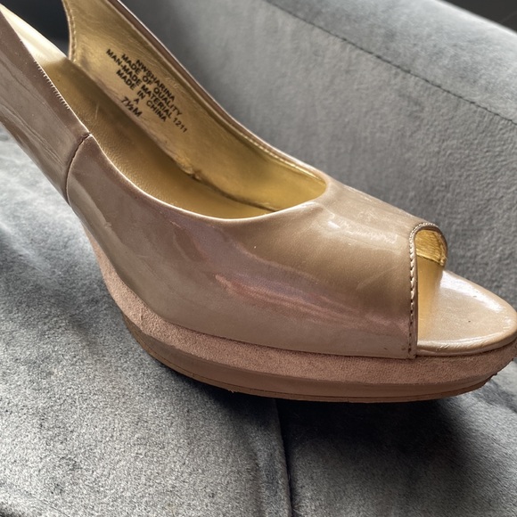 Nine West 7 1/2 Tan Faux Patent Leather Heels - Picture 10 of 14